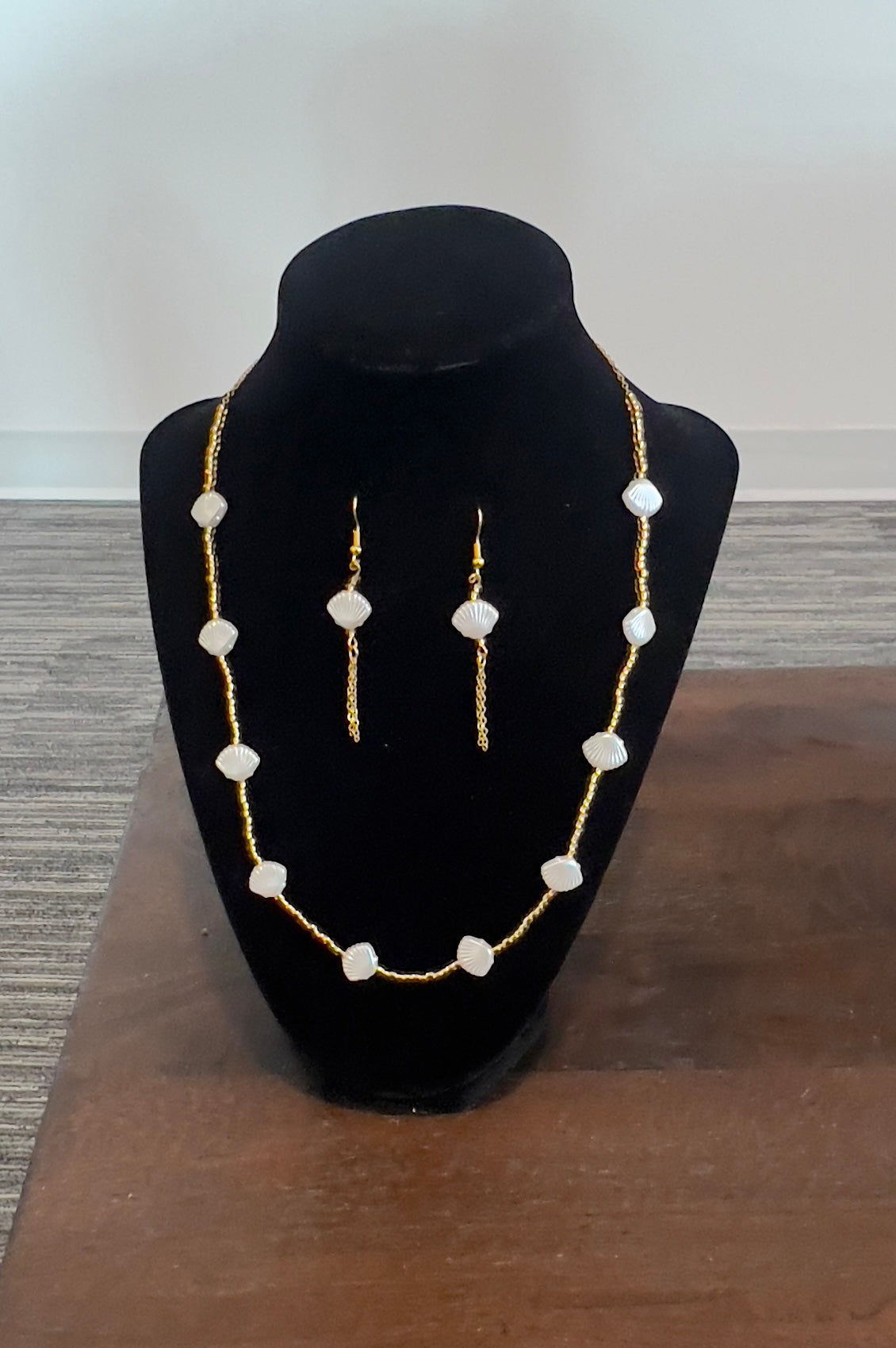 Seashell Elegance Necklace & Earring Set