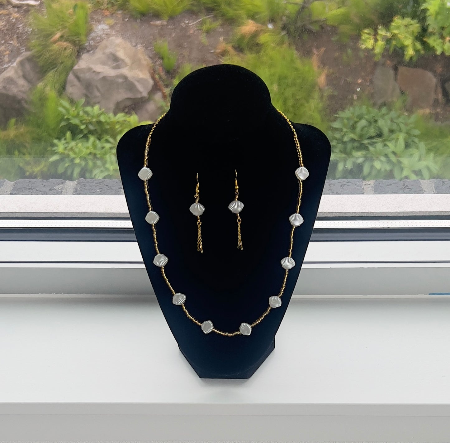 Seashell Elegance Necklace & Earring Set