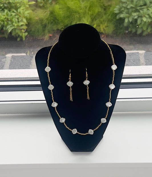 Seashell Elegance Necklace & Earring Set